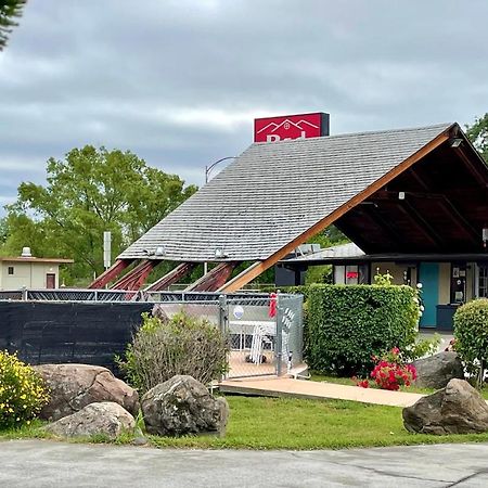 Red Bluff Inn Eksteriør bilde